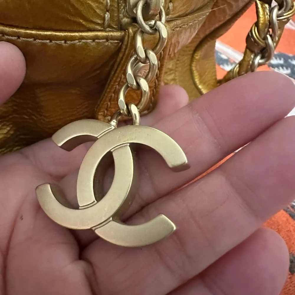 CHANEL ❤️🌟11372068 METTALIC GOLD BOWLING BAG W/ LEATHER LINED INTERIOR⭐️ - Picture 14 of 14